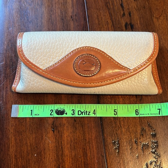 Vintage Dooney & Bourke Eyeglass Hard Case with Belt Loop in cream/tan - Picture 2 of 7